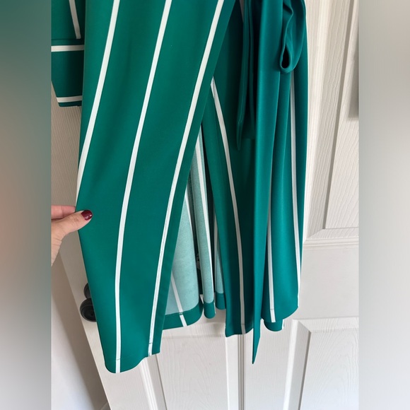 Ann Taylor size 2 Green and white stripe dress - Picture 4 of 5